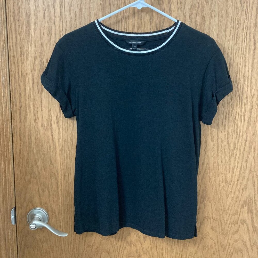 Banana Republic Lightweight Knit Crew Neck Black Short Sleeve Top - XS